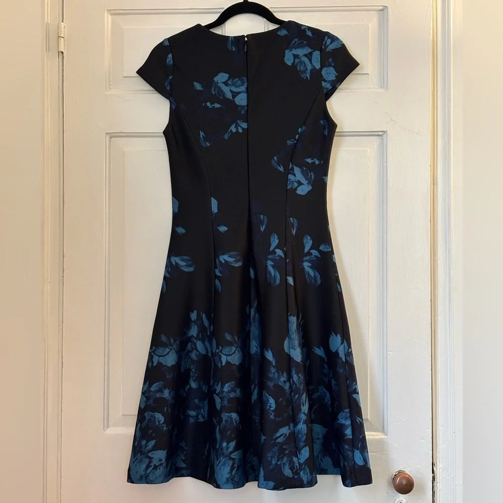 Julia Jordan Floral Scuba Cap Sleeve V Neck Dress, size 4 - Picture 2 of 5